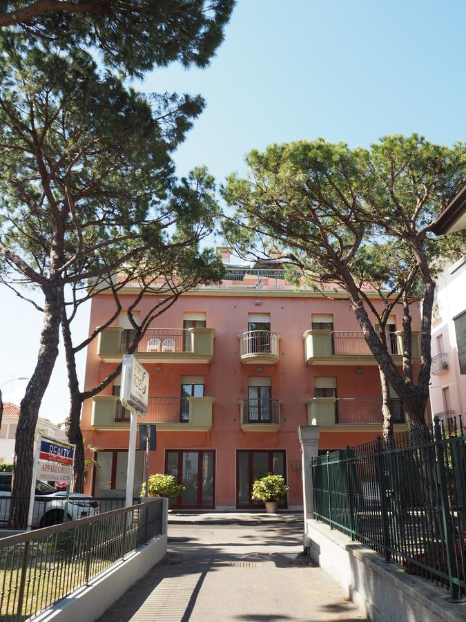 Family Apartments Residence Trieste 利多迪迪耶索洛 外观 照片